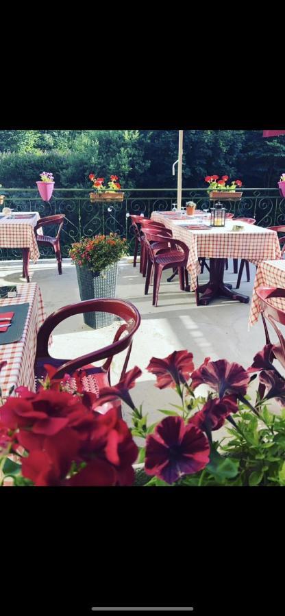 Hotel Restaurant La Renaissance Saint-Cirgues-en-Montagne Exterior foto